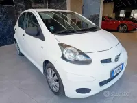 Usata Toyota Aygo Lounge 68 CV (50 kW) 2012 Bianco Utilitaria
