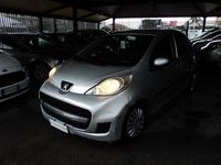 Usata Peugeot 107 68 CV (50 kW) 2010 Argento Utilitaria