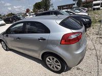 Usata Kia Rio 75 CV (55 kW) 2012 Grigio Berlina