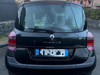 Käytetty Renault Modus 75 HP (55 kW) 2009 Musta Tila-auto