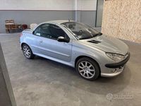 Usata Peugeot 206 CC 108 CV (79 kW) 2003 Grigio Cabrio