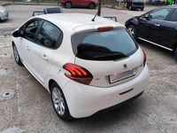 Usata Peugeot 208 68 CV (50 kW) 2013 Bianco Utilitaria
