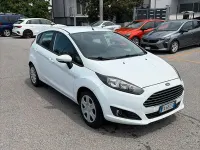Usata Ford Fiesta 75 CV (55 kW) 2015 Bianco Utilitaria