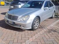 Usata Mercedes C220 Elegance 150 CV (110 kW) 2006 Argento Berlina