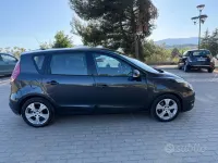 Usata Renault Scénic Luxe 110 CV (80 kW) 2011 Nero Monovolume
