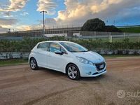 Usata Peugeot 208 Allure 68 CV (50 kW) 2015 Bianco Utilitaria