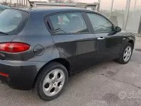 Usata Alfa Romeo 147 Progression 120 CV (88 kW) 2009 Nero Utilitaria
