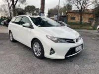 Usata Toyota Auris Touring Sports Lounge 90 CV (66 kW) 2014 Bianco Station wagon