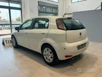 Usata Fiat Punto Lounge 75 CV (55 kW) 2013 Bianco Utilitaria