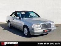 Usata Mercedes E200 136 CV (100 kW) 1995 Argento Cabrio
