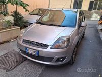 Usata Ford Fiesta 68 CV (50 kW) 2006 Grigio Berlina