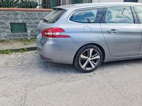 Usado Peugeot 308 116 CV (85 kW) 2016 Gris Familiar