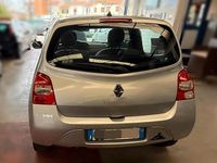 Usado Renault Twingo Dynamique 75 HP (55 kW) 2010 Prateado Citadino