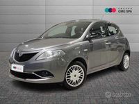 Usata Lancia Ypsilon Gold 69 CV (50 kW) 2017 Grigio Utilitaria