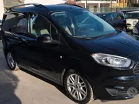 Begagnad Ford Tourneo Courier Titanium 95 HK (69 kW) 2015 Svart Minibuss