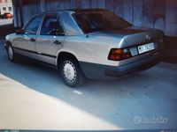 usata Mercedes E200 benzina 1986 iscritta ASI