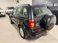 Usata Toyota RAV4 Luxury 116 CV (85 kW) 2005 Nero Station wagon