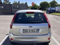 Begagnad Ford Fiesta 68 HK (50 kW) 2007 Silver Halvkombi