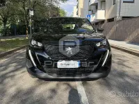 Usata Peugeot 2008 Active 101 CV (74 kW) 2023 Nero SUV