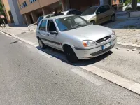 Usata Ford Fiesta Ghia 80 CV (58 kW) 2002 Grigio Utilitaria