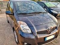 Usata Toyota Yaris 90 CV (66 kW) 2010 Grigio Utilitaria