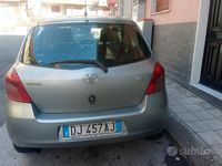Usata Toyota Yaris 90 CV (66 kW) 2007 Grigio Utilitaria