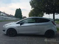 Usata Ford Fiesta Titanium 92 CV (67 kW) 2013 Grigio Berlina