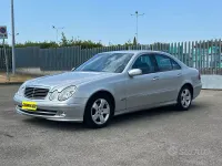 Usata Mercedes E220 150 CV (110 kW) 2003 Grigio Berlina