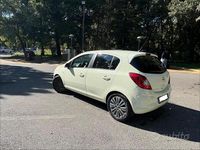 Usata Opel Corsa 85 CV (62 kW) 2013 Bianco Berlina