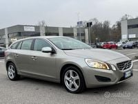 Käytetty Volvo V60 Summum 163 HP (119 kW) 2012 Keltainen Farmari
