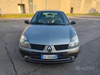 Usata Renault Clio II Dynamique 74 CV (54 kW) 2003 Grigio Berlina