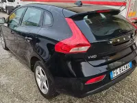 Usado Volvo V40 120 CV (88 kW) 2017 Negro Berlina