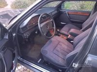 Usata Mercedes E250 1990 Grigio Berlina