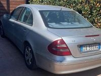 Usata Mercedes E270 Avantgarde 177 CV (130 kW) 2004 Argento Berlina