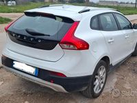 Usata Volvo V40 120 CV (88 kW) 2017 Bianco Berlina