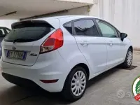 Usata Ford Fiesta 80 CV (58 kW) 2014 Bianco Utilitaria