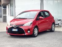 Usata Toyota Yaris 69 CV (50 kW) 2015 Rosso Berlina