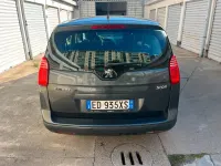 Usata Peugeot 5008 119 CV (87 kW) 2010 Grigio Monovolume