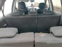 Usata Kia Carens 2009 Nero Monovolume