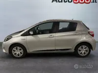 Usata Toyota Yaris Hybrid Active 73 CV (53 kW) 2018 Grigio Berlina