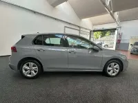 Usata VW Golf VIII 110 CV (80 kW) 2023 Grigio Berlina