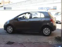 Usata Toyota Yaris Sol 100 CV (73 kW) 2010 Grigio Utilitaria