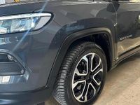 Begagnad Jeep Compass Limited 131 HK (96 kW) 2024 Grå SUV