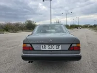 Usata Mercedes E300 220 CV (161 kW) 1990 Grigio Berlina