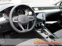 Usata VW Passat Style 150 CV (110 kW) 2023 Grigio Station wagon