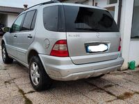 Usata Mercedes ML400 250 CV (183 kW) 2002 Grigio SUV