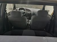 Usata Ford Fiesta 75 CV (55 kW) 1999 Grigio Utilitaria