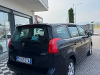 Usata Peugeot 5008 Business-Line 150 CV (110 kW) 2011 Blu Monovolume