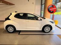 Usata Toyota Yaris Hybrid Active 92 CV (67 kW) 2023 Bianco Berlina