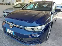Usata VW Golf VIII Life 110 CV (80 kW) 2022 Blu Berlina
